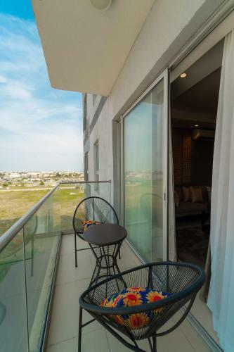 Afrocentric 2 Bedroom Apartment With Scenic Views