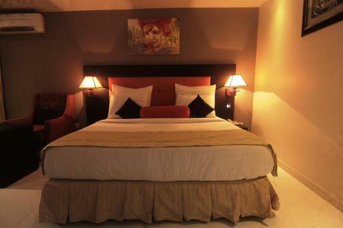 Oakspring Hotel & Luxury Suites