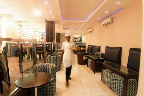Oakspring Hotel & Luxury Suites