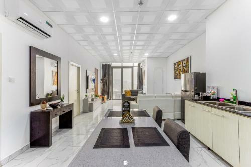 Apartamento 2 Bedroom Apt With Balcony Facing Landmark Beach.