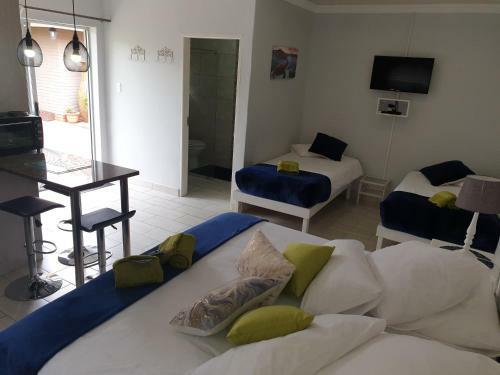 Hostal Ceelee's Place