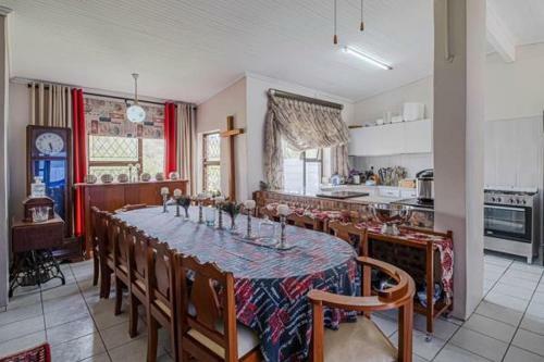 Ian Inyathi Self-catering Main