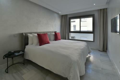 Le Yacht Suites Hotel