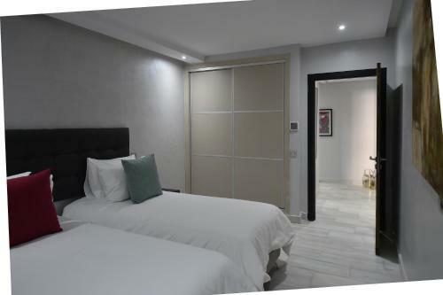 Le Yacht Suites Hotel