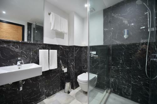 Le Yacht Suites Hotel
