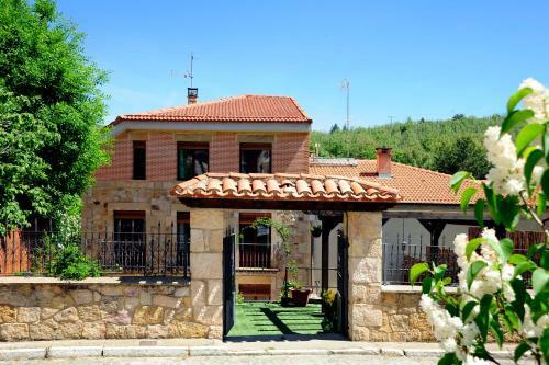 Hotel Lagunas De Urbi�n
