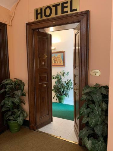 Hotel Elena