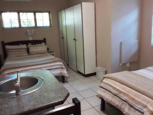 Hostal Citrusdal Guest Rooms