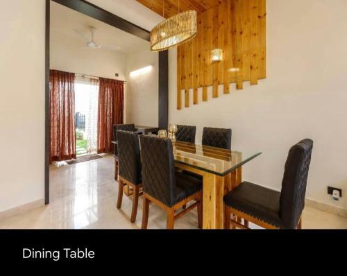 Premium Villa Stay At Golf Course Community