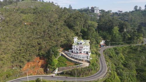 Mount Queen Hotel