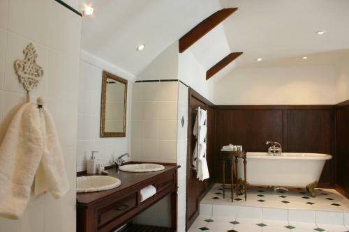 Hostal Le Ballon Rouge Guest House