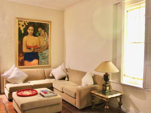 Hostal Le Ballon Rouge Guest House