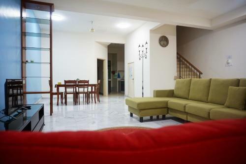 Warisan Indah Homestay Klia 2