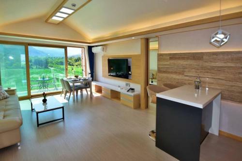 Ulsanbawi Rock View Apartment
