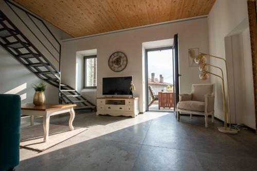 Lora Lake Villa
