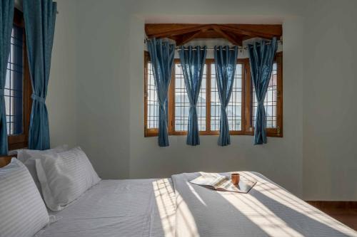 Stayvista At Lakeside Chalet 1