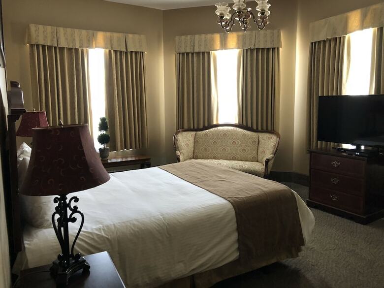 Hotel Senator