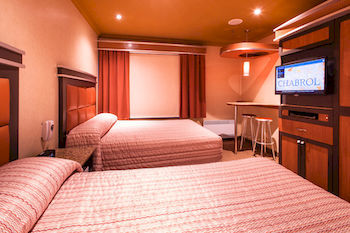 Le Chabrol Hotel & Suites