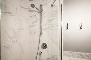 Le Chabrol Hotel & Suites