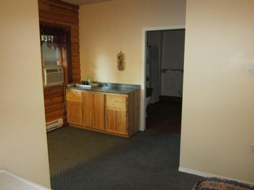 Jade Mountain Motel