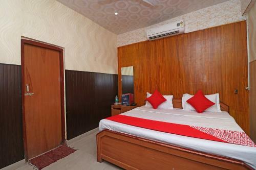 Oyo 13234 Hotel Mahak