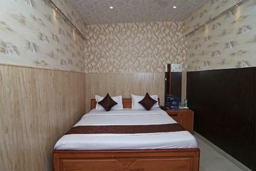 Oyo 13234 Hotel Mahak