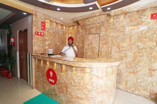 Oyo 13234 Hotel Mahak