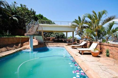 Modern Umhlanga Villa, Ocean Views & Rooftop Pool