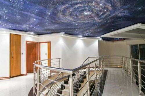 Modern Umhlanga Villa, Ocean Views & Rooftop Pool