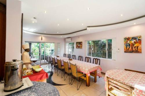 Modern Umhlanga Villa, Ocean Views & Rooftop Pool