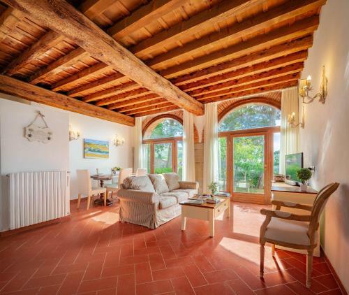 Villa Storica In Esclusiva Con Piscina