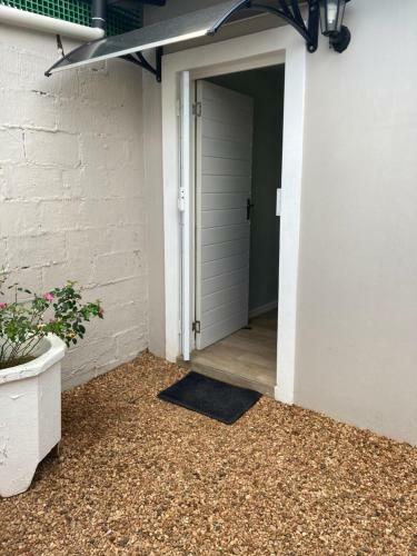 Apartment Newly Renovated Durban North Studio
