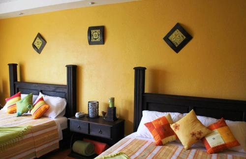Melrost Airport Bed & Breakfast