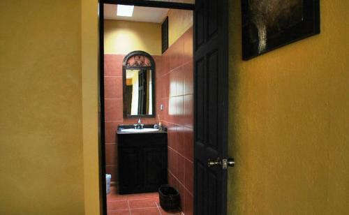 Melrost Airport Bed & Breakfast