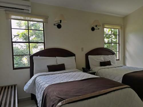 La Porta Plaza Hotel