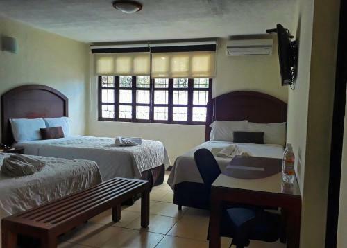 La Porta Plaza Hotel