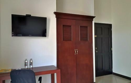 La Porta Plaza Hotel