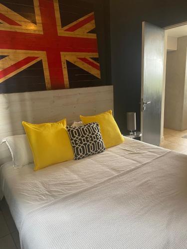 Luxury Beach Front Apartment On Canal - Spacious +