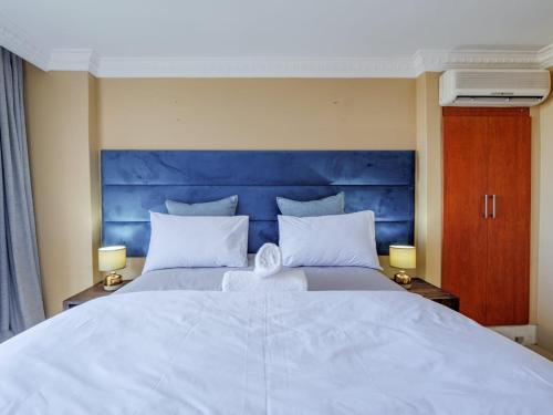 Luxury 2 Bed 2 Bath Seaview Apartment - The Sails Waterfront C5