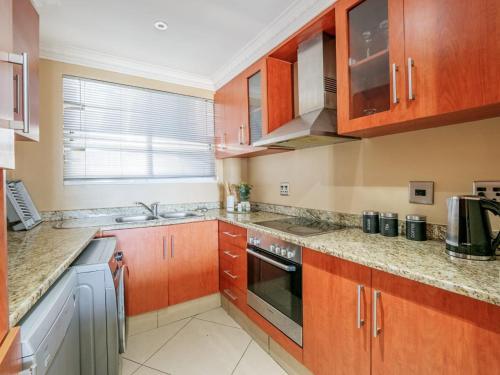 Luxury 2 Bed 2 Bath Seaview Apartment - The Sails Waterfront C5