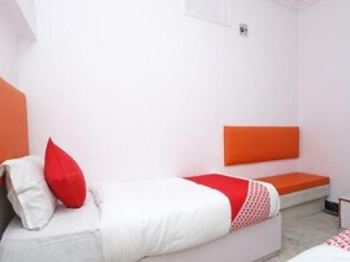 Oyo 80942 Backstreet Hotel