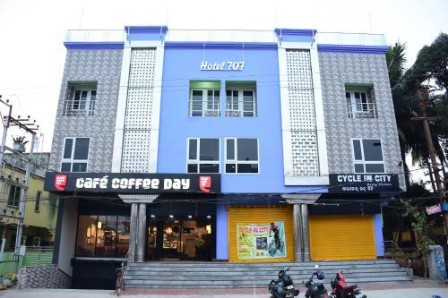 Oyo 27951 Hotel 707