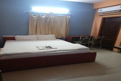 Hotel Oyo 81893 Maa Home Residency