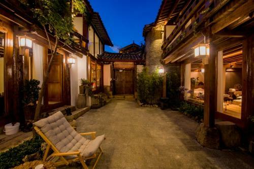 World Wai Thangka Theme Inn