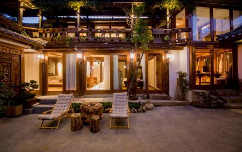 World Wai Thangka Theme Inn