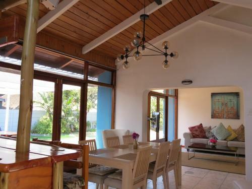 Villa V