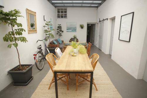 Hostal Moy Guesthouse