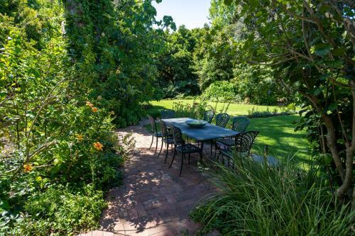 Honey Bird Lodge