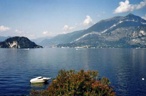 Casa In Riva Al Lago