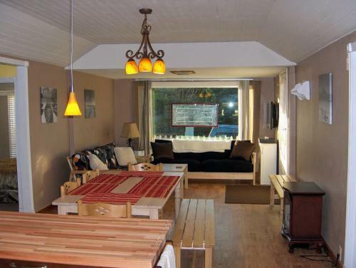 Hostal Historic 1920s Cabin